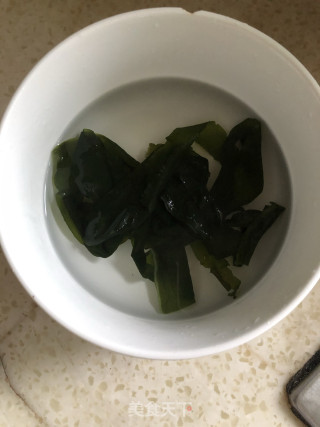 清汤海带芽饺子的做法步骤：2