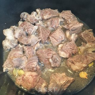 胡萝卜炖牛腩的做法步骤：5