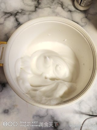 八寸戚风蛋糕的做法步骤：7
