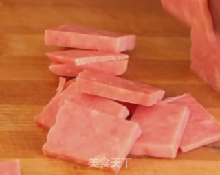 西葫芦炒火腿的做法步骤：1