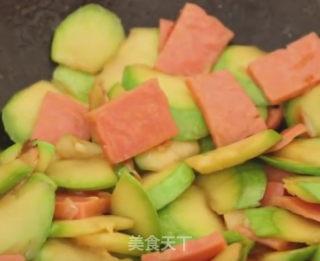 西葫芦炒火腿的做法步骤：6