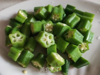 秋葵虾仁炒鸡蛋的做法步骤：6
