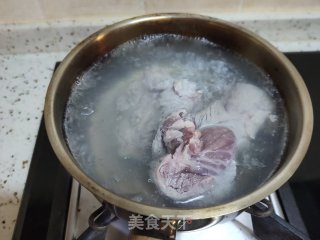 竹荪玉米排骨汤的做法步骤：5