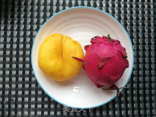 火龙果蟠桃酸奶碗的做法步骤：1
