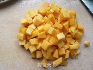 火龙果蟠桃酸奶碗的做法步骤：2