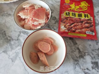 烧烤料煎猪肉片香肠的做法步骤：2