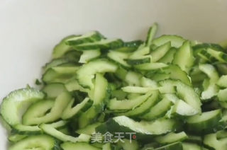 口水黄瓜的做法步骤：1