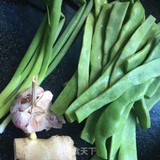 排骨炖扁豆的做法步骤：2