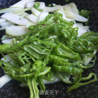 青椒炒丝瓜的做法步骤：7