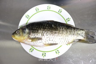 干烧鲫鱼的做法步骤：1