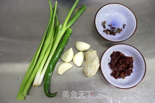 干烧鲫鱼的做法步骤：2