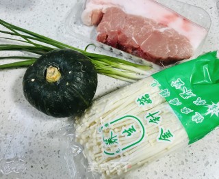 金针菇南瓜蒸肉的做法步骤：1