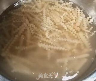 凉拌狼牙土豆的做法步骤：1