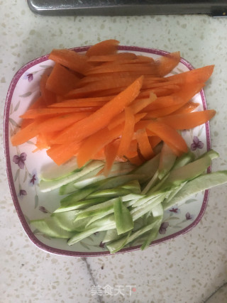 蒜泥红绿两炒的做法步骤：1