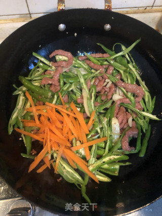 青椒嫩姜炒牛肉的做法步骤：5