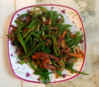 青椒嫩姜炒牛肉的做法步骤：6