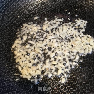 蒜蓉油麦菜的做法步骤：2