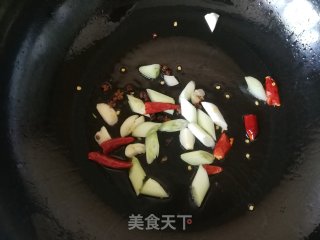 青椒洋葱炒酱牛肉的做法步骤：4