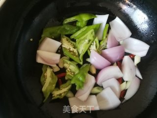 青椒洋葱炒酱牛肉的做法步骤：5