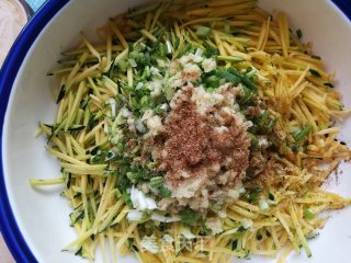 香葱嫩南瓜煎饼的做法步骤：6