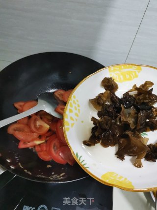 番茄鸡蛋炒木耳的做法步骤：4