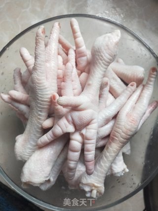 泡椒凤爪的做法步骤：1