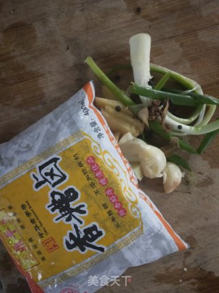 泡椒凤爪的做法步骤：2