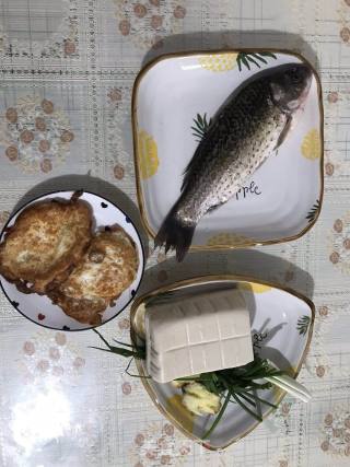鲫鱼豆腐汤的做法步骤：1