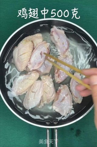 遇上可乐的鸡翅大有来头！！的做法步骤：1