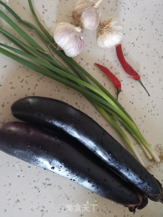 蒜香茄子的做法步骤：1