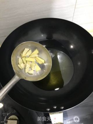 双椒炒扇贝的做法步骤：2