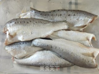 家熬小鲈板鱼的做法步骤：2