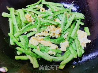 苦瓜炒鸡蛋的做法步骤：8