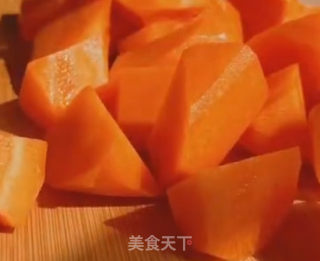 胡萝卜焖牛腩的做法步骤：2