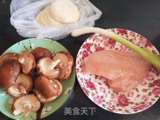 香菇鸡肉馅饺子的做法步骤：1