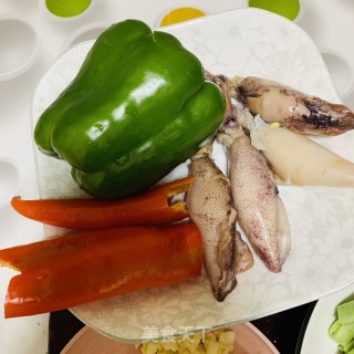 墨鱼仔炒豆角的做法步骤：1