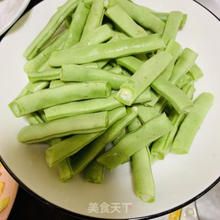 墨鱼仔炒豆角的做法步骤：4