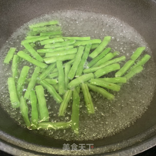 墨鱼仔炒豆角的做法步骤：5
