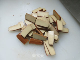 鸡蛋干拌紫甘蓝的做法步骤：2