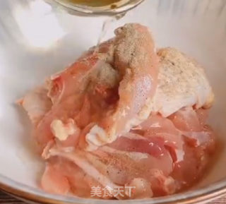 香焖鸡腿饭的做法步骤：1