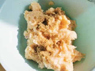 照烧脆骨丸的做法步骤：3