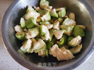 红烧肉炖茄子土豆的做法步骤：2