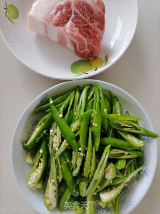 辣椒炒肉的做法步骤：1