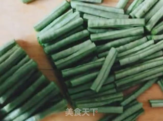凉拌豇豆的做法步骤：1