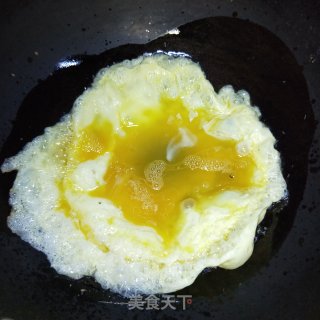 芦笋木耳炒鸡蛋的做法步骤：4