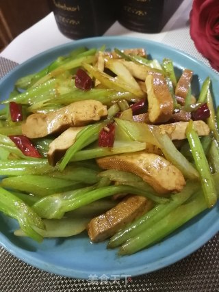 西芹炒豆干的做法步骤：10