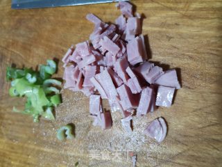 韩式辣白菜炒米饭的做法步骤：1