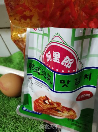韩式辣白菜炒米饭的做法步骤：2