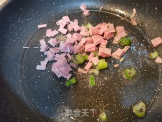 韩式辣白菜炒米饭的做法步骤：3