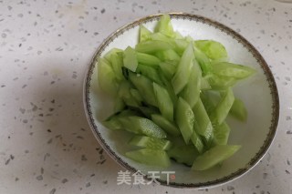滑蛋虾仁的做法步骤：3